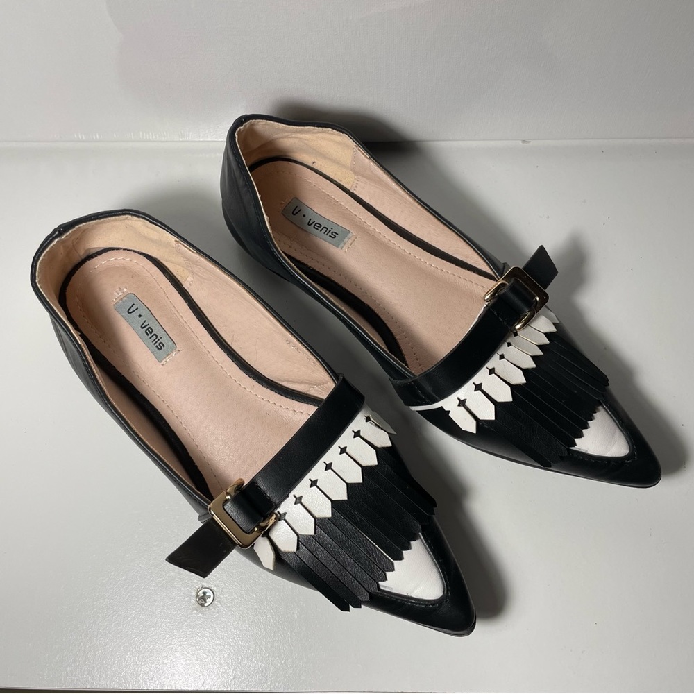 Faux leather tassel ballet flats